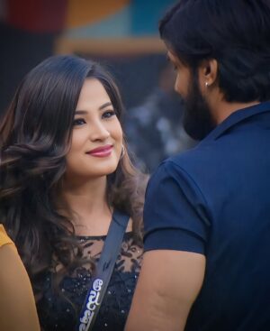 Anusha Rai Instagram - ನನ್ನ ಬಿಗ್ ಬಾಸ್ ಅಧ್ಯಾಯದಲ್ಲಿ ಕಳೆದ ಸುಂದರವಾದ  ಕ್ಷಣಗಳನ್ನು ಮತ್ತೆ ಮೆಲಕು ಹಾಕಲು ಅವಕಾಶ  ಮಾಡಿಕೊಟ್ಟಿದಕ್ಕೆ ಕಲರ್ಸ್ ಕನ್ನಡ ವಾಹಿನಿಗೆ ಧನ್ಯವಾದಗಳು, ಮನೆಯಲ್ಲಿ ಎಲ್ಲಾ ಸ್ನೇಹಿತರ ಜೊತೆ ಮತ್ತೆ ಸಮಯ ಕಳೆದದ್ದು ಬಹಳ ಖುಶಿ ಕೊಟ್ಟಿದೆ, BIGG BOSS ಮನೆ ಬಹಳಷ್ಟು ತಿಳಿಸಿಕೊಟ್ಟಿದೆ, ಕೊನೆಯ ಬಾರಿ BB ಮನೆಗೆ ವಿದಾಯ ಹೇಳುವಾಗ ಸ್ವಲ್ಪ ಕಷ್ಟ ಆಯ್ತು, ಕರ್ನಾಟಕ ಜನತೆಯು ಪ್ರೀತಿ ಕೊಟ್ಟು ನನ್ನ ನಿಮ್ಮ ಮನೆ ಮಗಳಾಗಿ ನೋಡಿದ್ದೀರಾ, ಇದೆಲ್ಲಕ್ಕೂ ಸದಾ ಚಿರಋಣಿಯಾಗಿರುತ್ತೆ
 ನಿಮ್ಮ ಮನೆಮಗಳು ಅನುಷಾ ರೈ 🙏🏻💐
Pic : @thenameisrockey 
Styling : @chandangowda_official 
Makeup : @makeover_by_varshini_dt 
Outfit: @rentyourlook_by_chandangowda