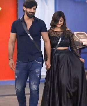 Anusha Rai Instagram - ನನ್ನ ಬಿಗ್ ಬಾಸ್ ಅಧ್ಯಾಯದಲ್ಲಿ ಕಳೆದ ಸುಂದರವಾದ  ಕ್ಷಣಗಳನ್ನು ಮತ್ತೆ ಮೆಲಕು ಹಾಕಲು ಅವಕಾಶ  ಮಾಡಿಕೊಟ್ಟಿದಕ್ಕೆ ಕಲರ್ಸ್ ಕನ್ನಡ ವಾಹಿನಿಗೆ ಧನ್ಯವಾದಗಳು, ಮನೆಯಲ್ಲಿ ಎಲ್ಲಾ ಸ್ನೇಹಿತರ ಜೊತೆ ಮತ್ತೆ ಸಮಯ ಕಳೆದದ್ದು ಬಹಳ ಖುಶಿ ಕೊಟ್ಟಿದೆ, BIGG BOSS ಮನೆ ಬಹಳಷ್ಟು ತಿಳಿಸಿಕೊಟ್ಟಿದೆ, ಕೊನೆಯ ಬಾರಿ BB ಮನೆಗೆ ವಿದಾಯ ಹೇಳುವಾಗ ಸ್ವಲ್ಪ ಕಷ್ಟ ಆಯ್ತು, ಕರ್ನಾಟಕ ಜನತೆಯು ಪ್ರೀತಿ ಕೊಟ್ಟು ನನ್ನ ನಿಮ್ಮ ಮನೆ ಮಗಳಾಗಿ ನೋಡಿದ್ದೀರಾ, ಇದೆಲ್ಲಕ್ಕೂ ಸದಾ ಚಿರಋಣಿಯಾಗಿರುತ್ತೆ
 ನಿಮ್ಮ ಮನೆಮಗಳು ಅನುಷಾ ರೈ 🙏🏻💐
Pic : @thenameisrockey 
Styling : @chandangowda_official 
Makeup : @makeover_by_varshini_dt 
Outfit: @rentyourlook_by_chandangowda