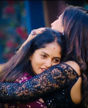 Anusha Rai Instagram - ನನ್ನ ಬಿಗ್ ಬಾಸ್ ಅಧ್ಯಾಯದಲ್ಲಿ ಕಳೆದ ಸುಂದರವಾದ  ಕ್ಷಣಗಳನ್ನು ಮತ್ತೆ ಮೆಲಕು ಹಾಕಲು ಅವಕಾಶ  ಮಾಡಿಕೊಟ್ಟಿದಕ್ಕೆ ಕಲರ್ಸ್ ಕನ್ನಡ ವಾಹಿನಿಗೆ ಧನ್ಯವಾದಗಳು, ಮನೆಯಲ್ಲಿ ಎಲ್ಲಾ ಸ್ನೇಹಿತರ ಜೊತೆ ಮತ್ತೆ ಸಮಯ ಕಳೆದದ್ದು ಬಹಳ ಖುಶಿ ಕೊಟ್ಟಿದೆ, BIGG BOSS ಮನೆ ಬಹಳಷ್ಟು ತಿಳಿಸಿಕೊಟ್ಟಿದೆ, ಕೊನೆಯ ಬಾರಿ BB ಮನೆಗೆ ವಿದಾಯ ಹೇಳುವಾಗ ಸ್ವಲ್ಪ ಕಷ್ಟ ಆಯ್ತು, ಕರ್ನಾಟಕ ಜನತೆಯು ಪ್ರೀತಿ ಕೊಟ್ಟು ನನ್ನ ನಿಮ್ಮ ಮನೆ ಮಗಳಾಗಿ ನೋಡಿದ್ದೀರಾ, ಇದೆಲ್ಲಕ್ಕೂ ಸದಾ ಚಿರಋಣಿಯಾಗಿರುತ್ತೆ
 ನಿಮ್ಮ ಮನೆಮಗಳು ಅನುಷಾ ರೈ 🙏🏻💐
Pic : @thenameisrockey 
Styling : @chandangowda_official 
Makeup : @makeover_by_varshini_dt 
Outfit: @rentyourlook_by_chandangowda