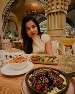 Anusha Rai Instagram - You only live once , but if you do it right 
Once is enough 🤍✨
.
.
Outfit : @collectiveindia 
Glass : @gucci 
Bag : @calvinklein 
.
#anushrai #bbk11 #sandalwood #heroin # actress #travel #bastian #restaurant #foodie #dessert #happyme