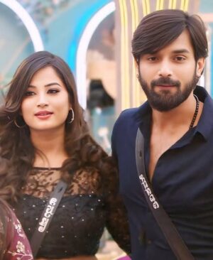Anusha Rai Instagram - ನನ್ನ ಬಿಗ್ ಬಾಸ್ ಅಧ್ಯಾಯದಲ್ಲಿ ಕಳೆದ ಸುಂದರವಾದ  ಕ್ಷಣಗಳನ್ನು ಮತ್ತೆ ಮೆಲಕು ಹಾಕಲು ಅವಕಾಶ  ಮಾಡಿಕೊಟ್ಟಿದಕ್ಕೆ ಕಲರ್ಸ್ ಕನ್ನಡ ವಾಹಿನಿಗೆ ಧನ್ಯವಾದಗಳು, ಮನೆಯಲ್ಲಿ ಎಲ್ಲಾ ಸ್ನೇಹಿತರ ಜೊತೆ ಮತ್ತೆ ಸಮಯ ಕಳೆದದ್ದು ಬಹಳ ಖುಶಿ ಕೊಟ್ಟಿದೆ, BIGG BOSS ಮನೆ ಬಹಳಷ್ಟು ತಿಳಿಸಿಕೊಟ್ಟಿದೆ, ಕೊನೆಯ ಬಾರಿ BB ಮನೆಗೆ ವಿದಾಯ ಹೇಳುವಾಗ ಸ್ವಲ್ಪ ಕಷ್ಟ ಆಯ್ತು, ಕರ್ನಾಟಕ ಜನತೆಯು ಪ್ರೀತಿ ಕೊಟ್ಟು ನನ್ನ ನಿಮ್ಮ ಮನೆ ಮಗಳಾಗಿ ನೋಡಿದ್ದೀರಾ, ಇದೆಲ್ಲಕ್ಕೂ ಸದಾ ಚಿರಋಣಿಯಾಗಿರುತ್ತೆ
 ನಿಮ್ಮ ಮನೆಮಗಳು ಅನುಷಾ ರೈ 🙏🏻💐
Pic : @thenameisrockey 
Styling : @chandangowda_official 
Makeup : @makeover_by_varshini_dt 
Outfit: @rentyourlook_by_chandangowda