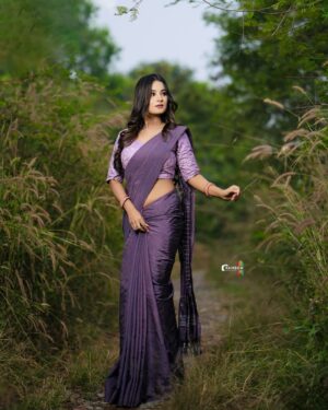 Anusha Rai Instagram - ಎಲ್ಲಾ ಸ್ನೇಹಿತರಿಗೆ, ಹಿರಿಯರಿಗೆ, ಗುರುಗಳಿಗೆ...
*ಮಕರ ಸಂಕ್ರಾಂತಿ ಹಬ್ಬದ ಹಾರ್ದಿಕ ಶುಭಾಶಯಗಳು* ಸಂಕ್ರಾಂತಿ ಎಲ್ಲರ ಕಷ್ಟಗಳನ್ನುದೂರವಾಗಿಸಲಿ, ಸುಖ , ಸಮೃದ್ಧಿಯ ಸುಗ್ಗಿ ಪ್ರತಿ ಮನೆ - ಮನ ತುಂಬಲಿ ನಿಮಗೆ ಮತ್ತು ನಿಮ್ಮ ಕುಟುಂಬದವರಿಗೆ ಸಂತೋಷ ನೆಮ್ಮದಿ ಹಾಗೂ ಸಕಲ ಐಶ್ವರ್ಯವನ್ನು ಕರುಣಿಸಲಿ,
ನವಚೈತನ್ಯವನ್ನು ತರಲೆಂದು 
ಪ್ರಾರ್ಥಿಸುತ್ತೇವೆ...
Happy Sankranthi to everyone 💐💐💐
Pc : @rainbow_photography_official 
Makeup : @deepikamakeupandhair 
Hair : @artistry_by_pushpa 
Outfit : @kalpanika_designer_studio 
#anushrai #sankranti #sankratispecial #2025 #pongal #happy #saree