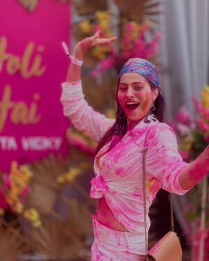Aparna Dixit Instagram - Happy Holi 🤗🤗🤗
Meri taraf se aap sabhi koi Holi ki khoob sari shubhkamnaien
#anvikirasleela