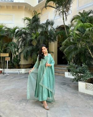 Apoorva Sharma Instagram - @iknaari_ has me covered for every kind of occasion 🤍💚