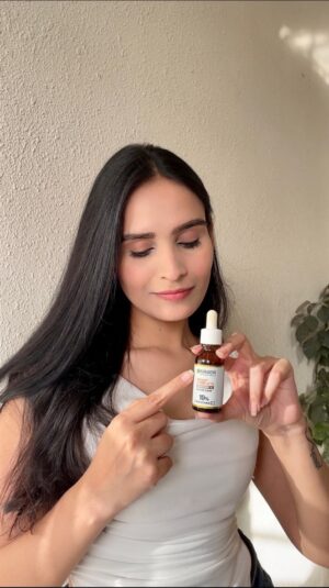 Apoorva Sharma Instagram - Did you know that Vitamin C is just as crucial at night as it is during the day? While you sleep, your skin is busy repairing and combating oxidative stress caused by sun exposure, UV rays, and pollution. These factors can lead to dark spots and pigmentation.

I’ve been using the @garnierindia Bright Complete Night Serum with 10% Pure Vitamin C. It helps reduce oxidative stress in the skin by 76%, diminishes dark spots, and brightens the skin from the first use. 
It’s now available in India, and I highly recommend you try it! 🤍✨

#NewLaunch #VitaminCNightSerum #BrightOvernight #Ad #GarnierIndia #GarnierSkincare #skincare #skincareroutine