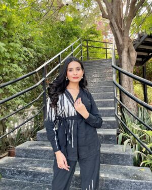 Apoorva Sharma Instagram - Okay ! Even idk that why am I looking so serious in some of these pictures 😬

Wearing @shopdorabi