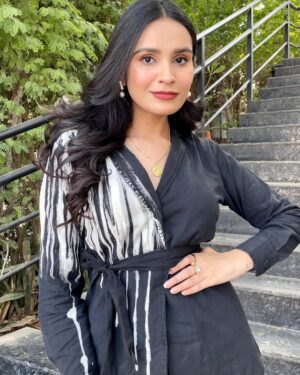 Apoorva Sharma Instagram - Okay ! Even idk that why am I looking so serious in some of these pictures 😬

Wearing @shopdorabi