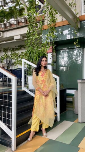 Apoorva Sharma Instagram - festive ready 🌼✨💛
wearing @ishkiyaa.in 

Set link 🔗
https://ishkiyaa.com/products/rangrezi-phool-organza-printed-kurta-set-with-embroidery

#festiveready #festivewear #festiveseason #festivefashion #yellowsuit #festivecollection #reels