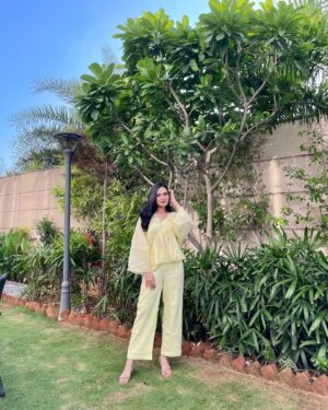 Apoorva Sharma Instagram - wearing butter yellow until further notice 🧈🌻🌼🍋🍂

@calmna_dresses @calmna_ 🔗