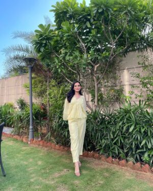 Apoorva Sharma Instagram - wearing butter yellow until further notice 🧈🌻🌼🍋🍂

@calmna_dresses @calmna_ 🔗