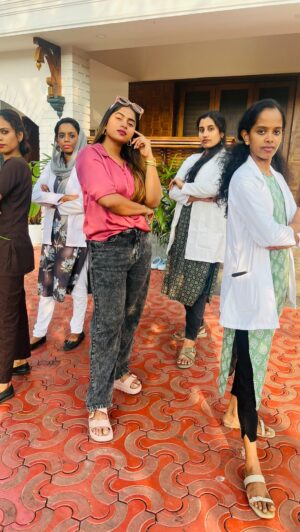 Arathy Sojan Instagram - With Team Samedhaayurvedics TVM ✨