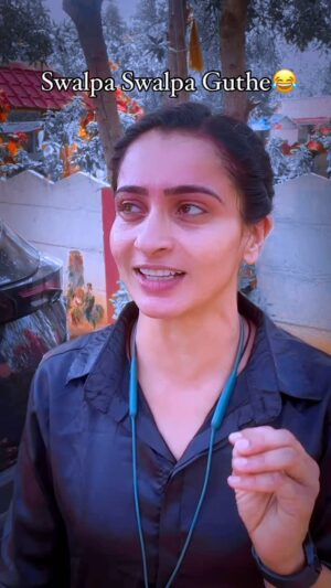 Archana Ananth Instagram - Swalpa Swalpa Gutho ante Ardam Edha ? 
.
Telugu x Kannada 😂😂
@_archana_ananth_  mummy 😍
.
.
.
#kannadareels #trendingreels #exploremore 
#archanaananth #reelitfeelit #viralvideos