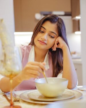 Archana Ravichandran Instagram - Just a bowl full of giggles, a sprinkle of sunshine, and a whole lot of heart ✨💞🌸

Outfit : @rarelovefashion 
Shot by @thatmadraskaran