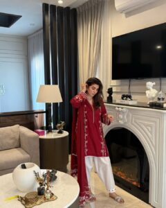 Actress Areeba Habib HD Photos and Wallpapers March 2025