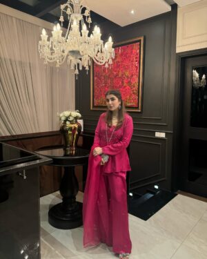 Areeba Habib Instagram - My favourite 🥀
@lulusaronline 
@kohar_jewel