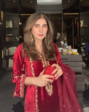 Areeba Habib Instagram - What a night.🫀
@iamwaleednadeem 💋
👗: @aghanoorofficial 
💍: @kohar_jewel