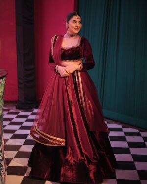 Areeba Habib Instagram - 💎🫀💋
@mihhaofficial 
@iambabarzaheer (mahira look)🔥
@kohar_jewel
@rehanmithanii