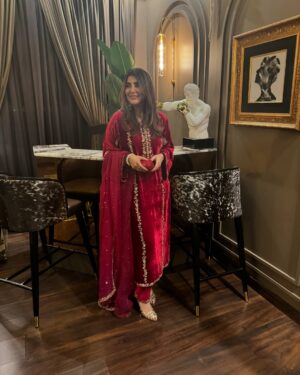 Areeba Habib Instagram - What a night.🫀
@iamwaleednadeem 💋
👗: @aghanoorofficial 
💍: @kohar_jewel