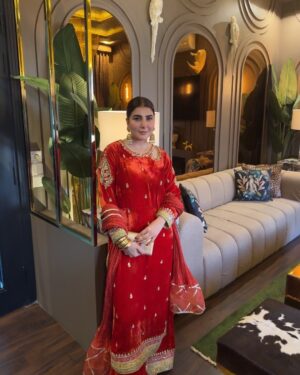Areeba Habib Instagram - ☄️🔥💥🥂
👗: @aghanoorofficial 
💍: @kohar_jewel