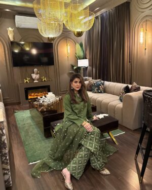 Areeba Habib Instagram - Ikk Kuri.🦚
@shoplocaloriginal
@mailivingconcept