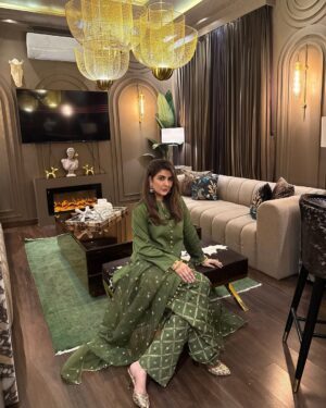 Areeba Habib Instagram - Ikk Kuri.🦚
@shoplocaloriginal
@mailivingconcept