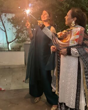 Areeba Habib Instagram - Lights & Joy.🪔✨💋
Wearing: @aimensahibzada