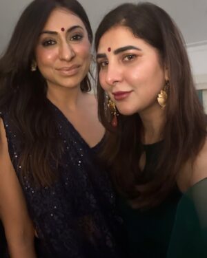 Areeba Habib Instagram - Lights & Joy.🪔✨💋
Wearing: @aimensahibzada