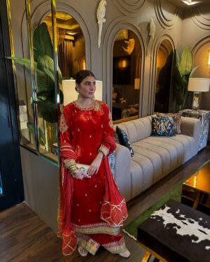 Areeba Habib Instagram - ☄️🔥💥🥂
👗: @aghanoorofficial 
💍: @kohar_jewel