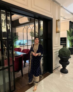 Areeba Habib Instagram - Da Zrha Sara.❤️‍🔥
@rangoon_clothing_pk 
@zee.collection.pk
