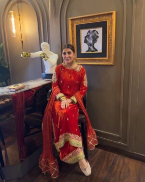 Areeba Habib Instagram - ☄️🔥💥🥂
👗: @aghanoorofficial 
💍: @kohar_jewel