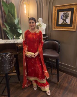 Areeba Habib Instagram - ☄️🔥💥🥂
👗: @aghanoorofficial 
💍: @kohar_jewel