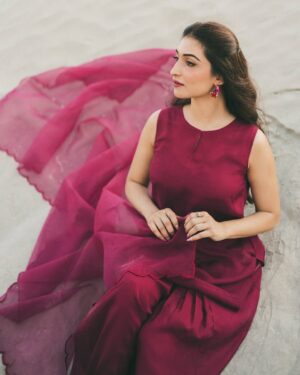 Areej Chaudhary Instagram - Feeling Regal in this beautiful Pakistani Dress 👗 

Stunning Creation by @rangeenofficialstore

Photography by @ar.snapshotsweddings