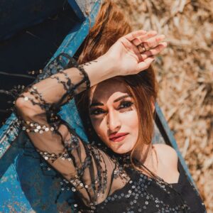 Areej Chaudhary Instagram - 🖤

میں۔