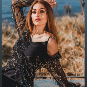 Areej Chaudhary Instagram - 🖤

میں۔