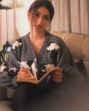 Areej Chaudhary Instagram - Me Time 🫠

Already in Love with this cozy handcrafted Grey Cardigan by @onsyaofficial

📷 @thepostguy._