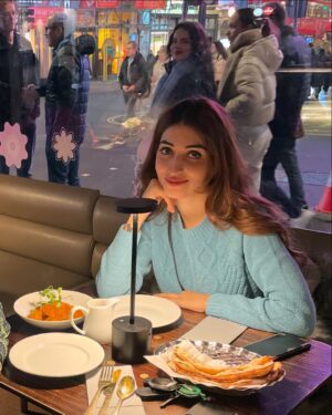 Areej Chaudhary Instagram - Once upon a December ✨

Magic Vibes 🇬🇧 🪄 ✨
