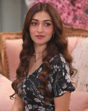 Areej Chaudhary Instagram - On the Set of Good Morning Pakistan 🇵🇰 🌅 

@arydigital.tv