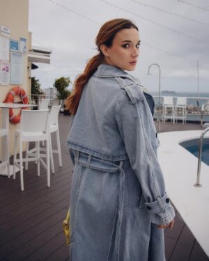 Aria Bedmar Instagram - Málaga, cada año te adoro más 🩵

Gracias @bedelkatalent por agarrarme siempre fuerte de la mano ✨
🫶🏻 @desigual 🌤️ 👗🧥👜👠 
🫶🏻 @teresahelbig 🌙👗
🫶🏻 @saigucosmetics 💄💇🏻‍♀️
🫶🏻 @carlosvillarejo 📸

@festivalmalaga 
@lacharito_group
@dypcomunicacion

#LaHuellaDelMal 4 de abril en cines 🔥