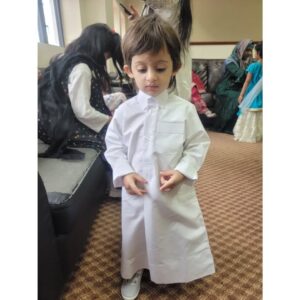 Arij Fatyma Instagram - Eid 2022 MashAllah 🧿 
Tahweed Mosque #farmingtonhills

Never knew one day I would be watching some horse riding at a carnival for Eid 😅

Matching outfits by @byrahmakhan 

Please also note Isa's love for chickens 🐥🐔🐣