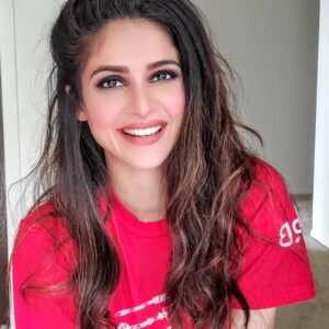 Arij Fatyma Instagram - Learn how to do simple smokey eyes!

YouTube link (also in bio): https://youtu.be/vlOXfbz4c1s