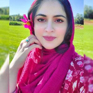 Arij Fatyma Instagram - Tried to make the summer of 2020 still a little better.  Temperatures have gotten under ~5°c ... Hello winter!

Let's all pray for a better 2021 inshAllah and Ameen.
🌸🌻🌸