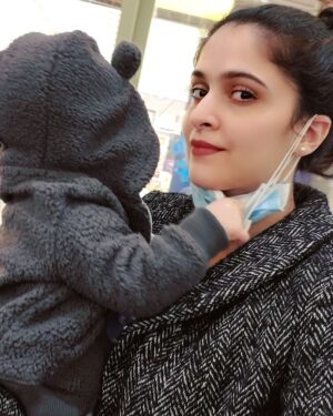 Arij Fatyma Instagram - I always used to be like what's wrong with these parents beech mall me khelana shuru kardiaa and  NOW  I'm literally the same if not worse. My babys gotta eat and hes gotta poo 😏