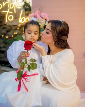 Arisha Razi Instagram - Matching vibes with my soul. 🤍 Please say MashaAllah and pray for her health and her future. She is incredibly precious to me. Aani ki Jaan🥹♥️♥️
@sarahraziofficial 

#arisharazikhan #arishagotdullah #actress #bridetobe #bridalshower #myniece #weddingbells