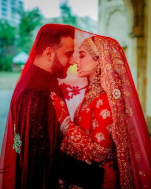 Arisha Razi Instagram - Cheers to being Nikkafied for 3 Long Years and now finally getting married - Long distance relationships are just a test to see how far LOVE CAN TRAVEL!💫
After unlimited fights and countless blocks, we finally MADE IT!💫
@a.farrukh1 

Mua @alluresalonspaofficial 
Outfit @alixeeshantheaterstudio 
Jewellery @opalbymadihaihsan 
Styled by @hassanabdullahofficial 
Photography @abdulsamadzia 
Abdullah’s styling @thetriosalon_phase8 
Abdullah’s Outfit @humayunalamgirofficial 

#arisharazikhan #arishagotdullah #weddingbells #shendi #shadi #mehndi #trending #viral
