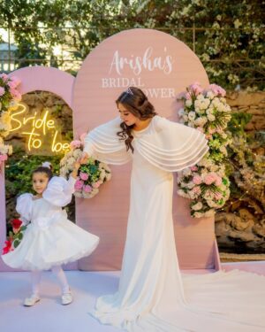 Arisha Razi Instagram - Matching vibes with my soul. 🤍 Please say MashaAllah and pray for her health and her future. She is incredibly precious to me. Aani ki Jaan🥹♥️♥️
@sarahraziofficial 

#arisharazikhan #arishagotdullah #actress #bridetobe #bridalshower #myniece #weddingbells