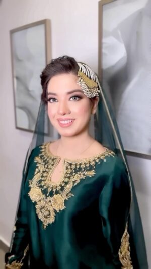 Arisha Razi Instagram - X @sanasarahssalon

Got dolled up from one of my fav salon in Karachi & loved the experience. It was as smooth as my makeup 🤌😍

PR/coordination: @windmilepr @stylebykiranraza

#arisharazikhan #arishagotdullah #Dholki #weddingbells