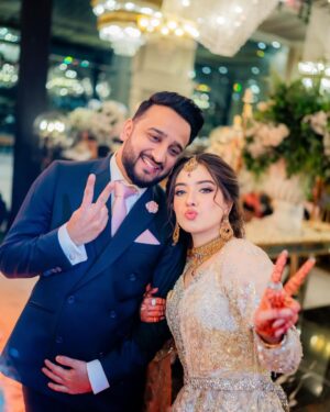 Arisha Razi Instagram - Finale ✨
@a.farrukh1 
.
.
Outfit @suffusebysanayasir 
MUA @sarasalonandspa_ 
Abdullah’s Styling @thetriosalon_phase8 
Photographed by @abdulsamadzia 

#arisharazikhan #arishagotdullah #finale #weddingbells #walima #trending #walima