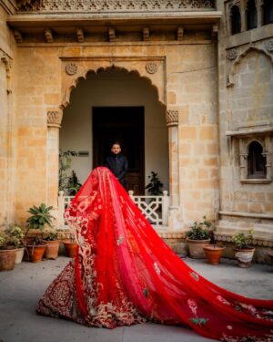 Arisha Razi Instagram - Cheers to being Nikkafied for 3 Long Years and now finally getting married - Long distance relationships are just a test to see how far LOVE CAN TRAVEL!💫
After unlimited fights and countless blocks, we finally MADE IT!💫
@a.farrukh1 

Mua @alluresalonspaofficial 
Outfit @alixeeshantheaterstudio 
Jewellery @opalbymadihaihsan 
Styled by @hassanabdullahofficial 
Photography @abdulsamadzia 
Abdullah’s styling @thetriosalon_phase8 
Abdullah’s Outfit @humayunalamgirofficial 

#arisharazikhan #arishagotdullah #weddingbells #shendi #shadi #mehndi #trending #viral