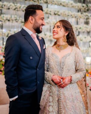 Arisha Razi Instagram - Finale ✨
@a.farrukh1 
.
.
Outfit @suffusebysanayasir 
MUA @sarasalonandspa_ 
Abdullah’s Styling @thetriosalon_phase8 
Photographed by @abdulsamadzia 

#arisharazikhan #arishagotdullah #finale #weddingbells #walima #trending #walima