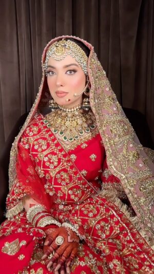 Arisha Razi Instagram - TRANSITION ALERT 🚨 

@arisharazikhan.official  Looking dead gorgeous in our Signature Barat makeup. We Gave her A very royal Look for her Barat day and the way she carried it Made us feel so proud to be the part of her Big day. We wish her good luck for Beautiful New Journey Ahead❤️.

Makeup/hair - @alluresalonspaofficial 
Outfit - @alixeeshantheaterstudio
Jewellery - @opalbymadihaihsan 
Styling/coordination - @stylebyhassan @hassanabdullahofficial 

#arisharazikhan #arishagotdullah #alluresalonspaofficial #bigday #barat #shendi #rukhsati #bridal #bride #fyp #viral #reels #trending #styledbyhassanabdullah